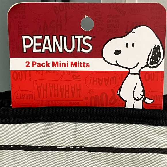 Peanuts 2 Pack Mini Mitts - Picture 3 of 8
